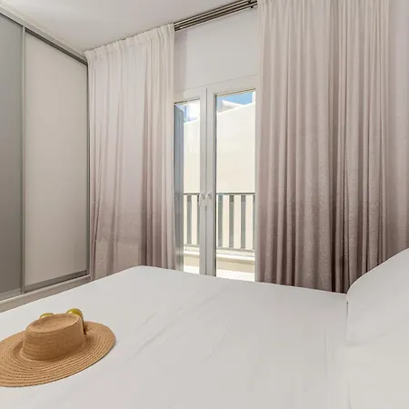Апарт-отель Nilea Island Living 4*